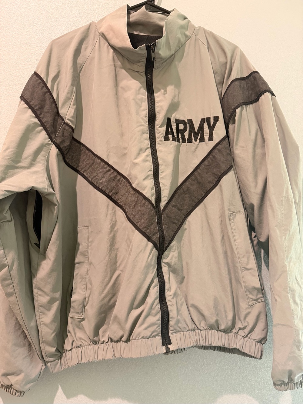 U.S. Army Light Gray Windbreaker Black Trainer Workout Jacket Pockets Vented M